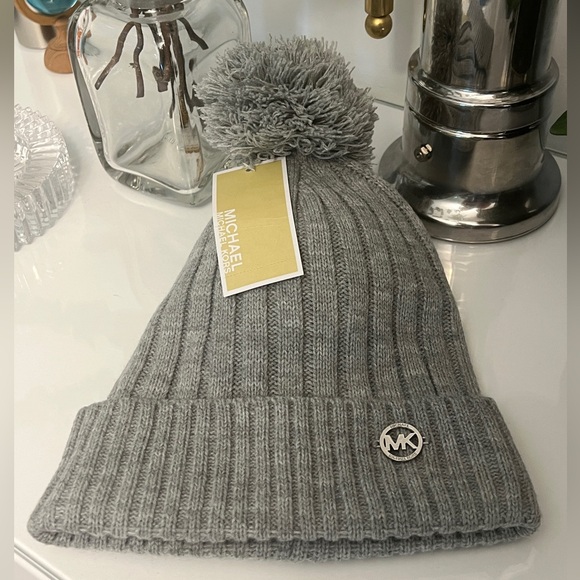 NWT Gray Michael Kors Women's Soft Pom-Pom Rib Knit Beanie Hat - Picture 3 of 8
